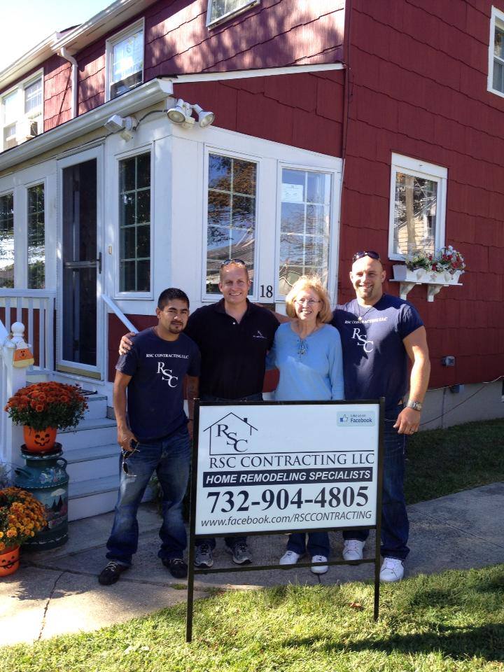 RSC Contracting team with happy client